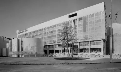 D112 Bílý dům (dříve Administrativní budova městského výboru KSČ) 